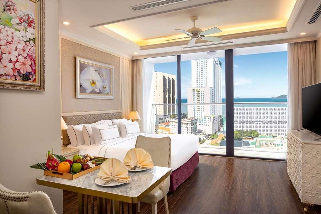 Melia Vinpearl Nha Trang Empire Hotel Стая снимка